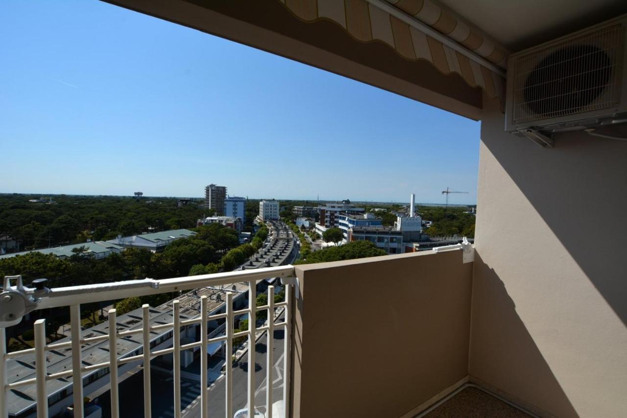 Апартаменты Lignano Pineta With Sea View Линьяно-Саббьядоро Экстерьер фото